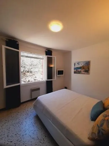 Gite Des Vergiers Murs  Holiday home