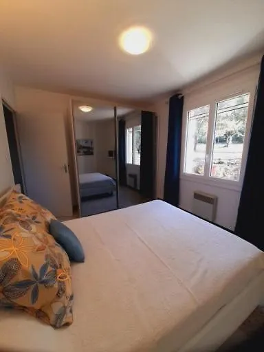 Holiday home Gite Des Vergiers Murs